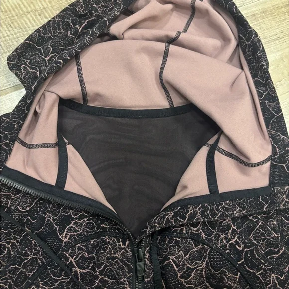 Lululemon Hooded Define Jacket *Nulu pink and black - Picture 4 of 8